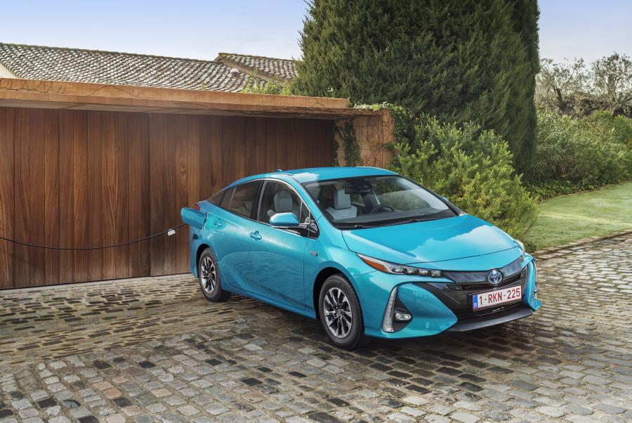  Toyota Prius Plug-in Hybrid 2016 года  (фото 68 из 187)